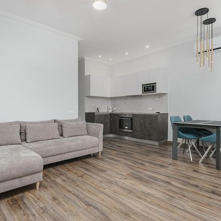 Sea Symphony 2-Bedrooms Apartment 오데사 외부 사진
