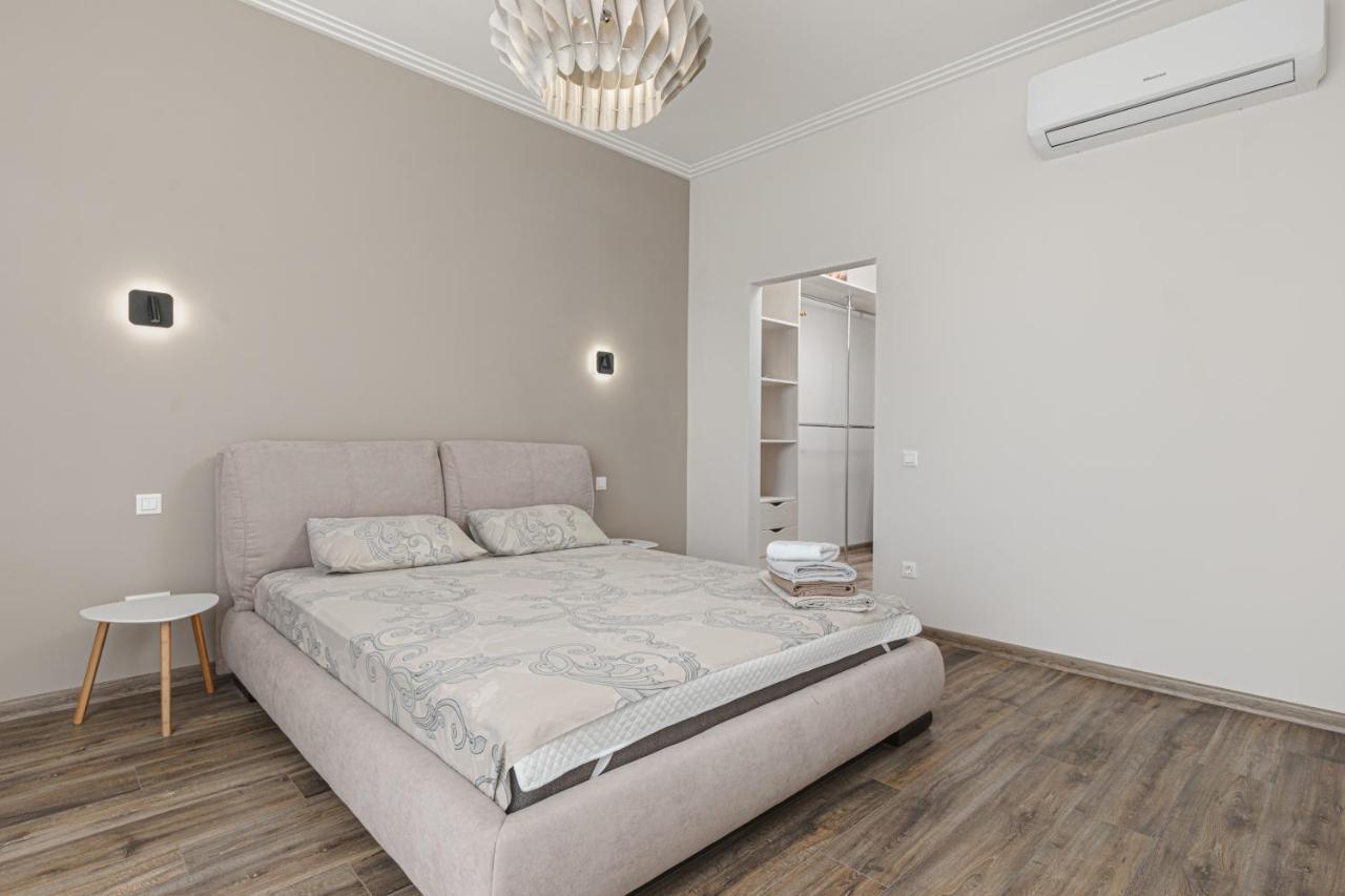 Sea Symphony 2-Bedrooms Apartment 오데사 외부 사진